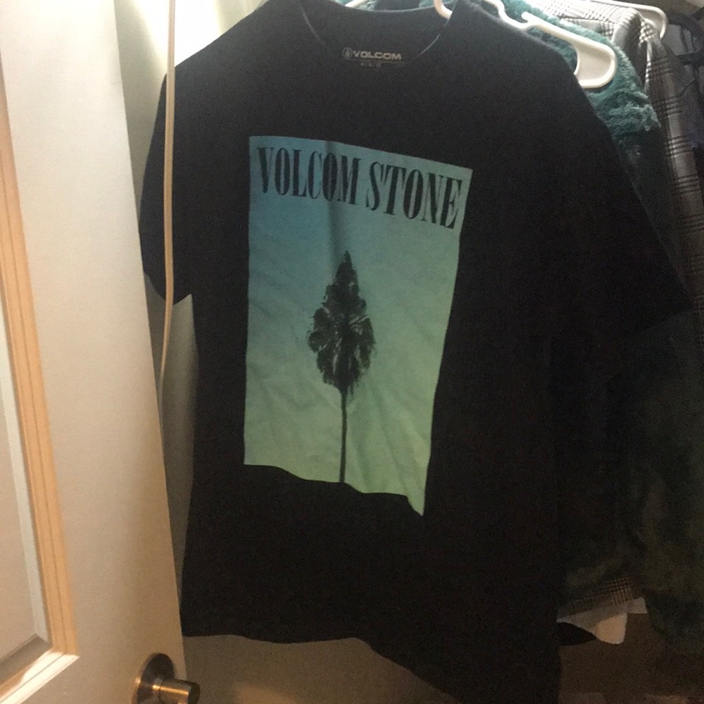 black t shirt
